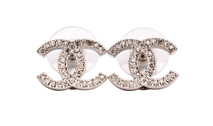 鉆石耳釘?shù)谋ｐB(yǎng)方法是什么？