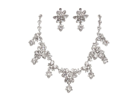 項(xiàng)鏈打結(jié)了怎么解開