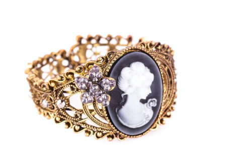 珠寶定制有什么優(yōu)勢？北京珠寶定制地址在哪里？