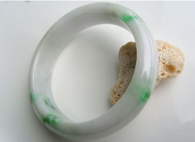 玉手鐲斷了怎么修復