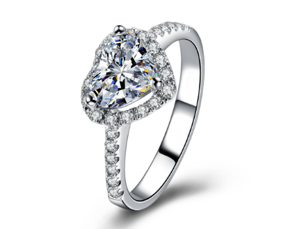 求婚戒指定制好，還是成品戒指好？