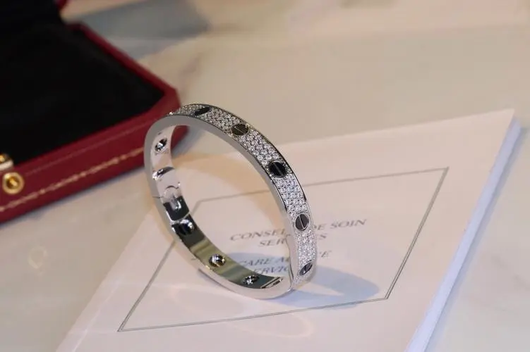 卡地亞Bliss滿天星手鐲保養(yǎng) 卡地亞Bliss滿天星手鐲保養(yǎng)