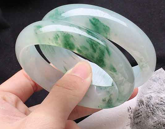 翡翠手鐲如何鑒定 翡翠手鐲的鑒定方法與技巧