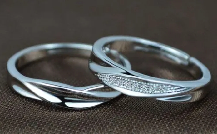銀戒指定制多少錢一個(gè)？