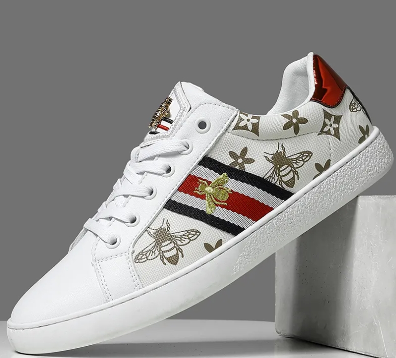 鞋子發(fā)黃怎么洗白？怎樣清楚鞋子的污痕？