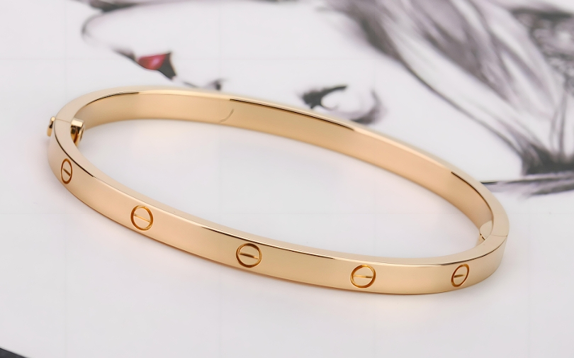 手鐲變形在哪里修復(fù)？怎樣修復(fù)黃金手鐲變形？