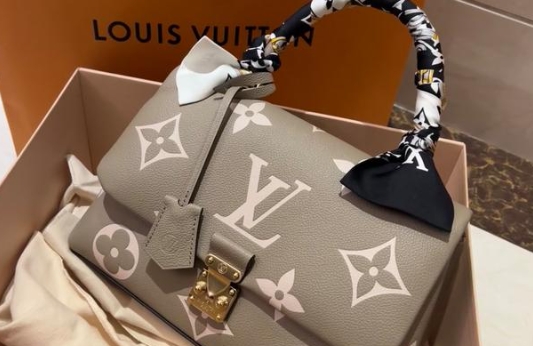 LV包包維修可以修復(fù)布料嗎？LV包包維修可以修復(fù)金屬銹蝕嗎？