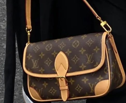 LV包包維修可以修復(fù)布料嗎？LV包包維修可以修復(fù)金屬銹蝕嗎？