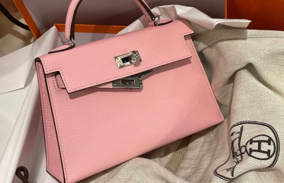 如何有效去除愛(ài)馬仕包包上的污漬？清潔愛(ài)馬仕包包的安全方法