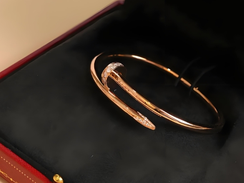 手鐲如何保養(yǎng)？卡地亞釘子手鐲保養(yǎng)方法