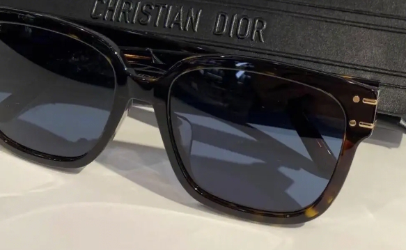 迪奧眼鏡螺絲斷了還能修嗎？dior眼鏡壞了哪里維修？