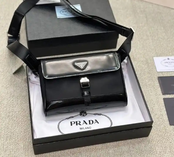 普拉達(dá)包包維修保養(yǎng)怎樣避免被坑？