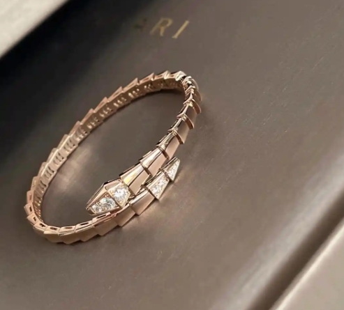 手鐲變形修復(fù)需要多長(zhǎng)時(shí)間？上海哪里可以修變形的寶格麗手鐲？