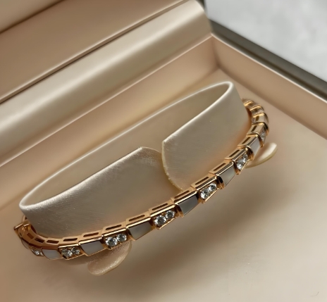 寶格麗手鐲卡扣斷維修費(fèi)是多少？寶格麗手鐲卡扣維修去哪里？