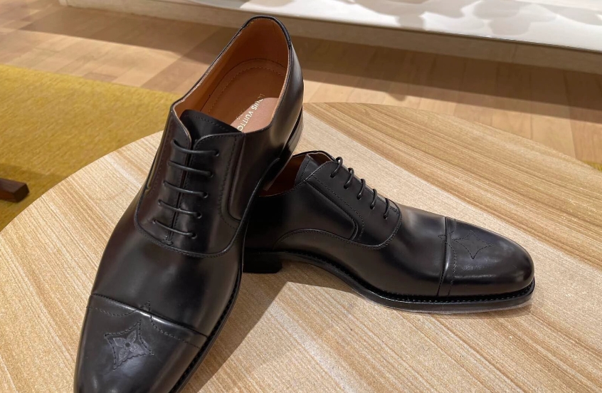 皮鞋維修翻新?lián)Q底多少錢？皮鞋換底去哪里？