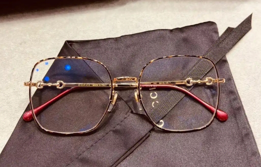 gucci眼鏡鏡腿掉了能修嗎多少錢？