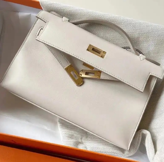 皮革包包劃痕修復(fù)技巧，告別明顯劃痕！