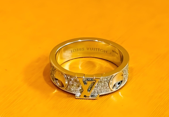我的LV戒指變形了，修復(fù)需要多久？