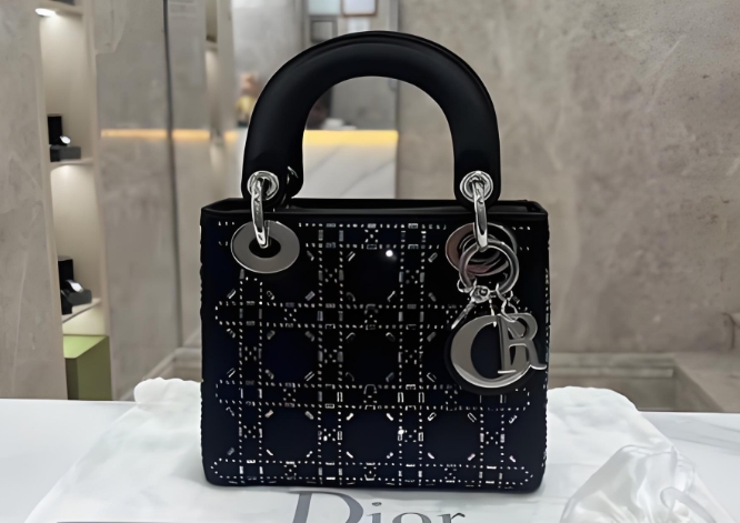 迪奧（Dior）戴妃包劃痕修復(fù)價格是多少？