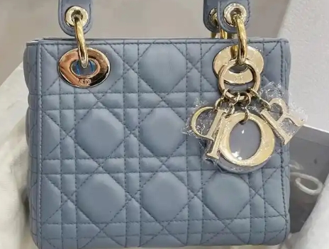 Dior包包劃痕修復(fù)全解析：專(zhuān)業(yè)護(hù)理與DIY對(duì)比！