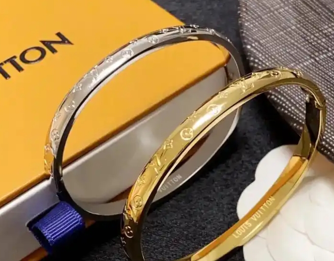 手鐲修復(fù)變形一般要幾天？加急服務(wù)收費翻倍嗎？