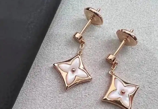 珠寶店耳環(huán)修復(fù)費用揭秘，修復(fù)前一定要看！