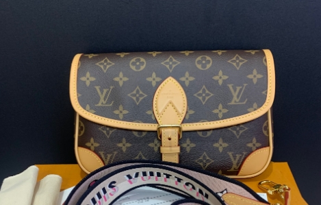 包包皮質(zhì)干裂怎么救？清潔保養(yǎng)修復(fù)指南