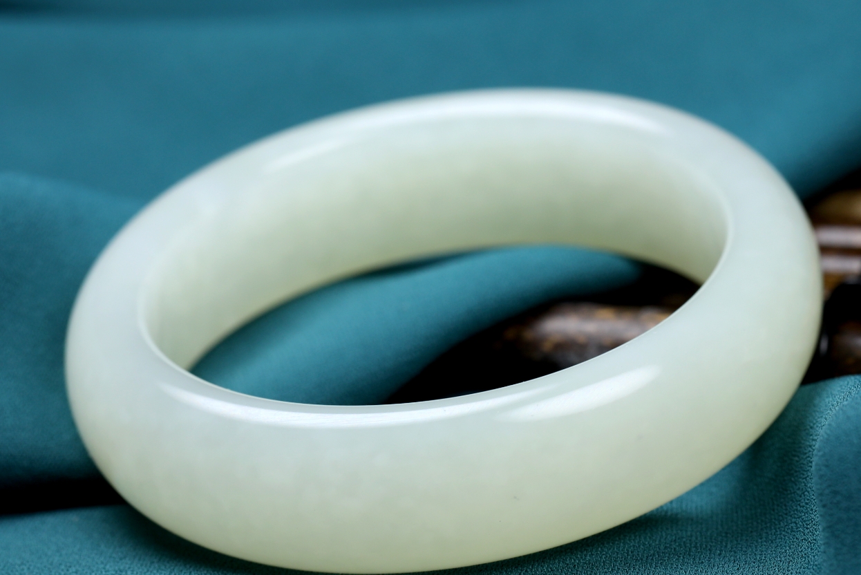 修復(fù)一個(gè)玉鐲要多少錢(qián)？玉鐲修復(fù)去哪里靠譜？