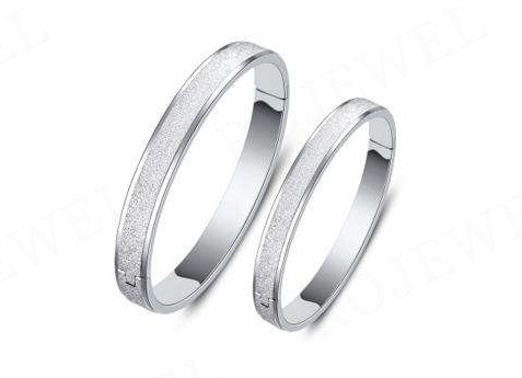 情侶手鐲意義重大，不會保養(yǎng)怎么行？