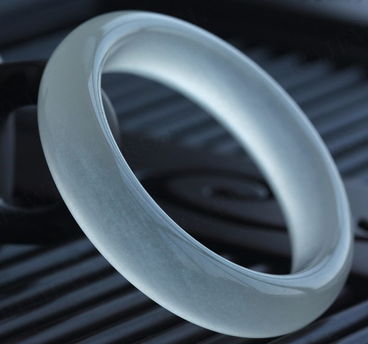 戴了十幾年的翡翠玉鐲斷了，該怎樣維修呢？