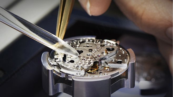 手表機(jī)芯上油